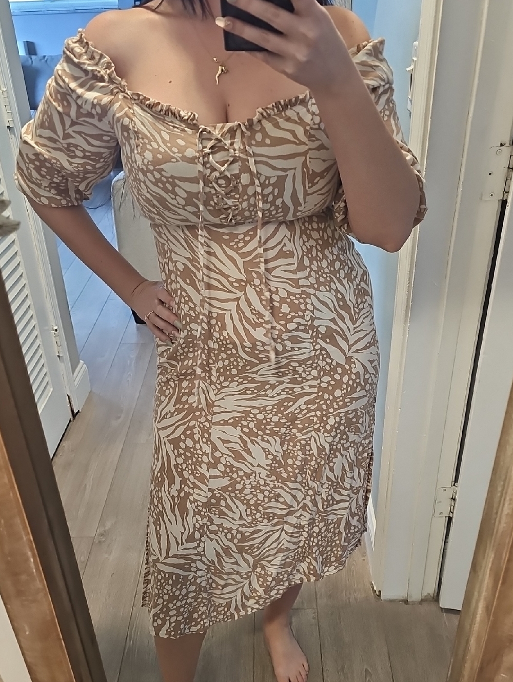 Jessica Simpson Off-Shoulder Beige and White Printed Midi Dress